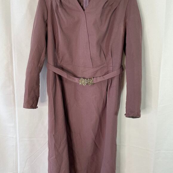 Vintage 1950s Lavender Wiggle Dress with Ornate Buckle Belt – Size Medium - Picture 11 of 16